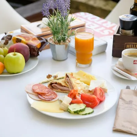 Castel Hotel 3*