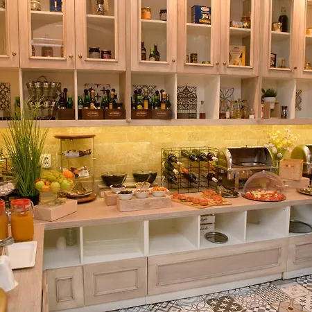 Castel Hotel 3*